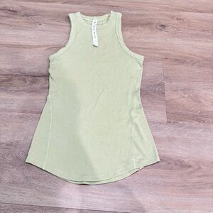 Lululemon Hold Tight Crew Tank Top Waist Length size 2 NWOT color Light Green